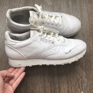❗️Classic White Reebok ❗️